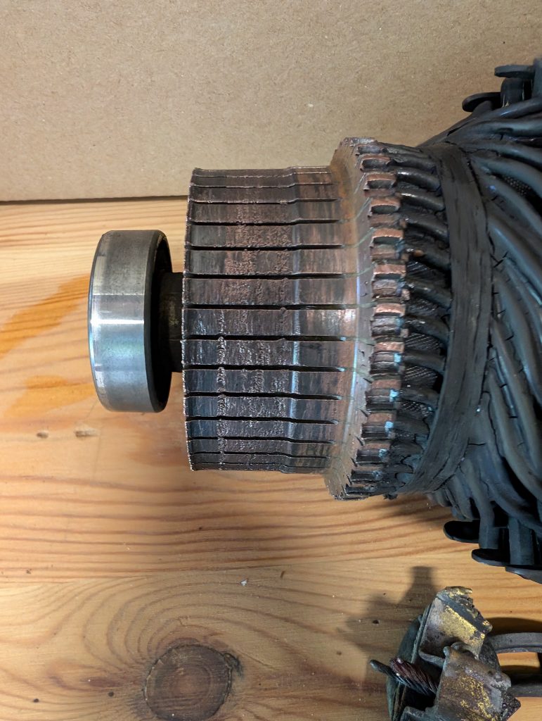 Motor commutator with wear